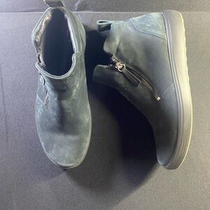 Ecco Women's Black Ankle Booties